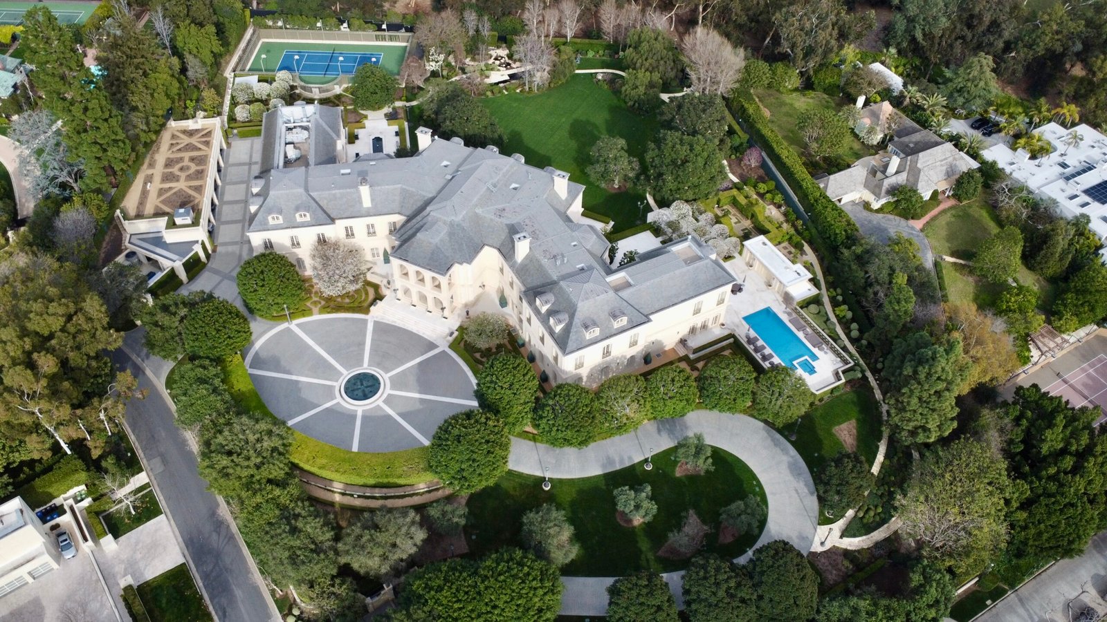 About Holmby Hills