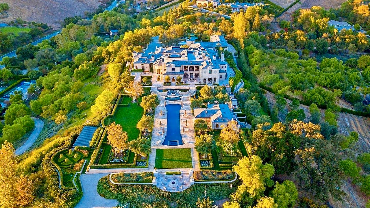 About Holmby Hills